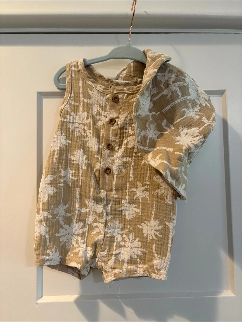 BearPaw Little Boy Tan Palm-Print Sleeveless Romper with Hat 3-6 Months